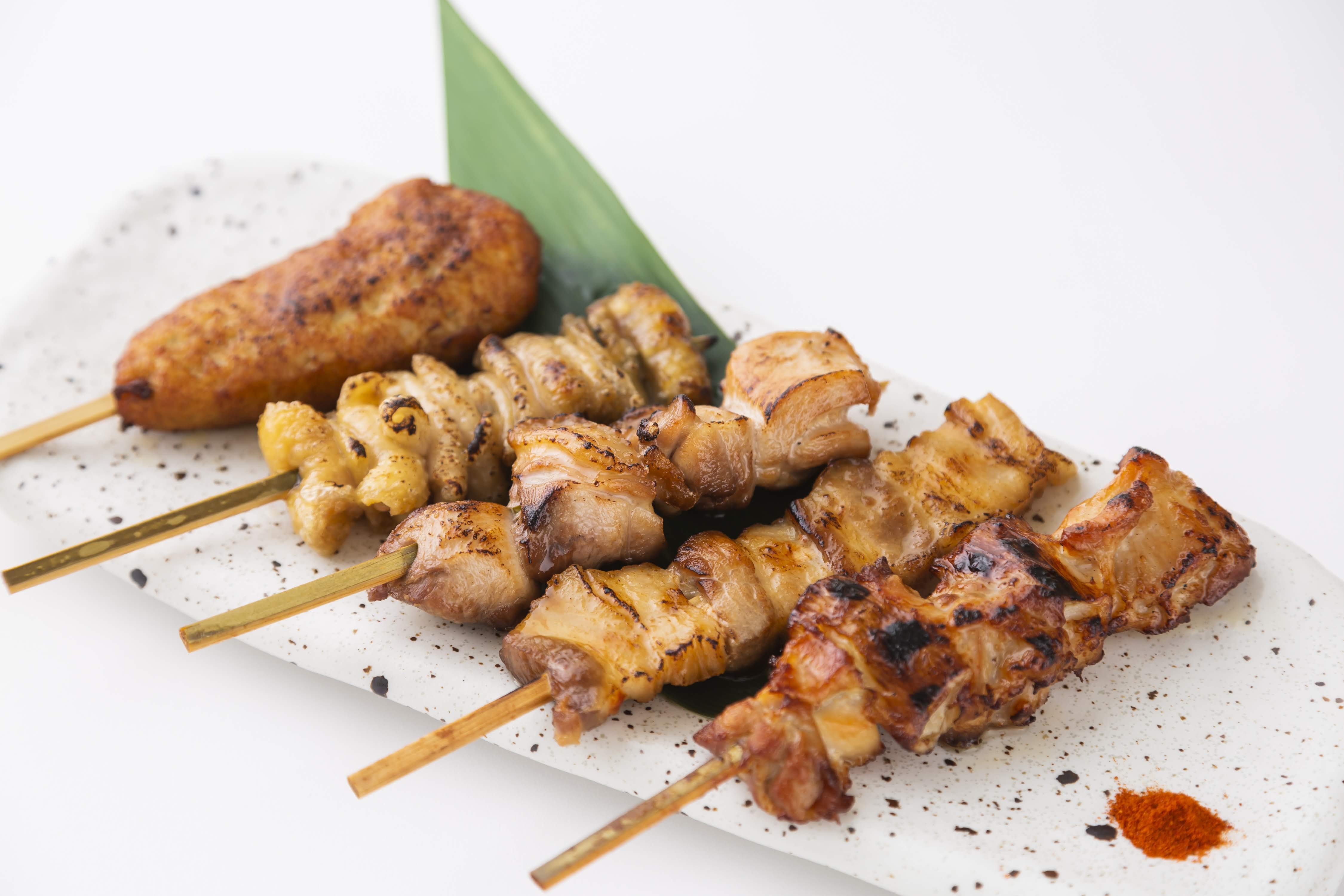 あや鶏の串盛り合わせ　
650円(税抜)